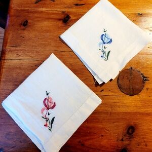 Embroidered Floral White Napkins